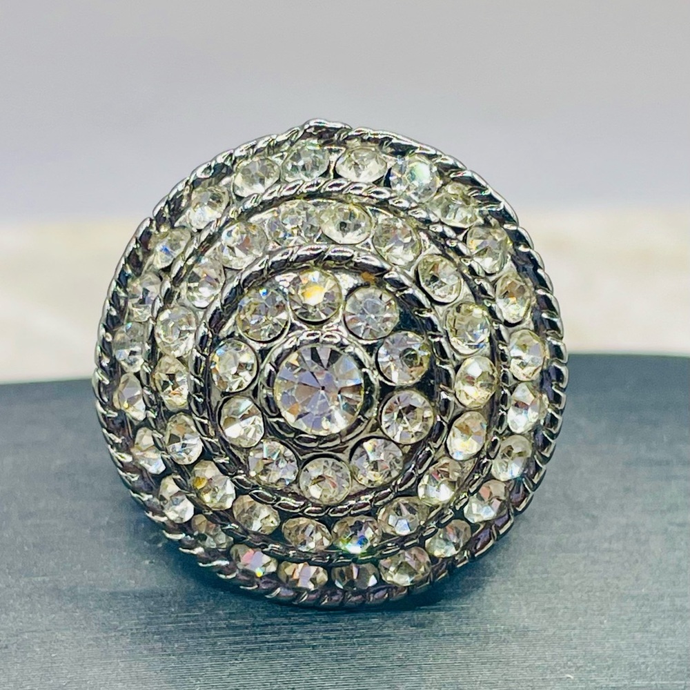 Silver Tone Circle Domed Crystal Rhinestone Stretchy Ring. Size 8